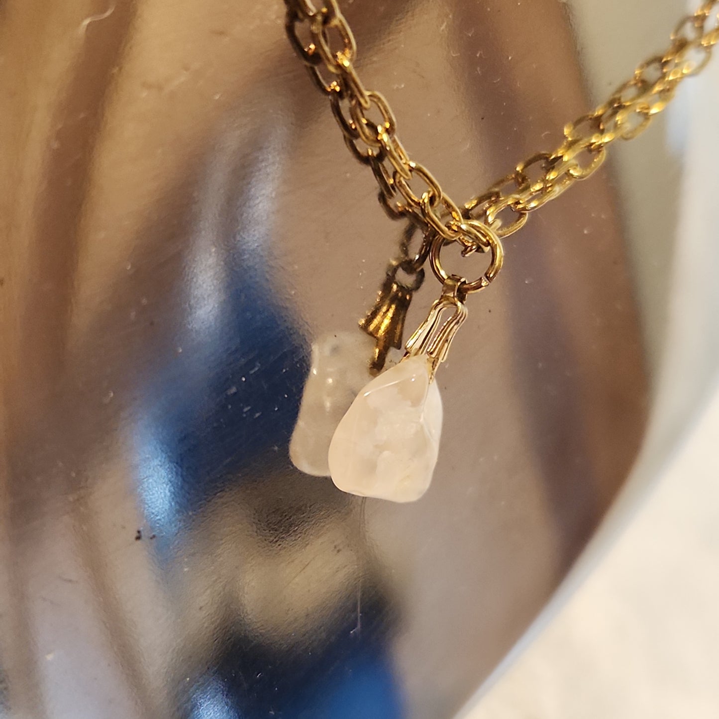 Chalcedony Agate Delicate Gold p. Necklace