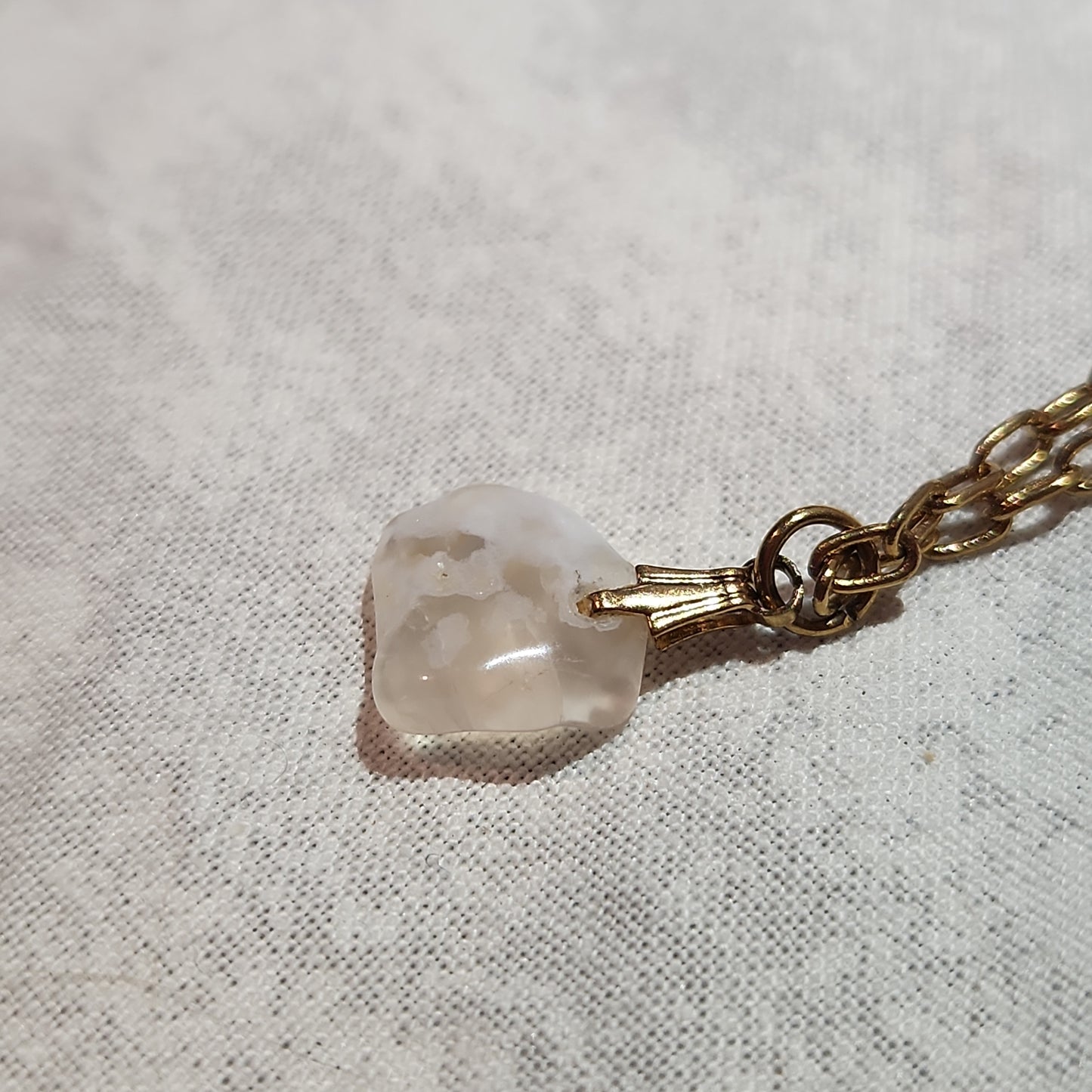 Chalcedony Agate Delicate Gold p. Necklace